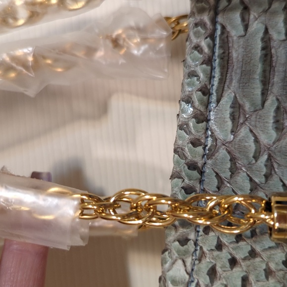 NWT Kate Spade Mini Kylie snakeskin-like, gold chain strap, drawstring purse - Picture 8 of 13